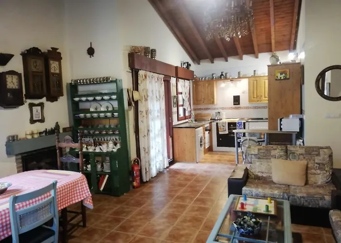 Acogedor Chalet De Tres Habitaciones En El Valle De Cabuerniga, Ideal Familias Grupos Y Mascotas Somos Pet Friendly, Estancia Minima Dos Noches